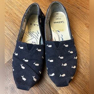 Women’s Toms size 8